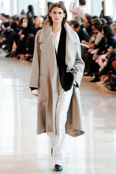 Look 18